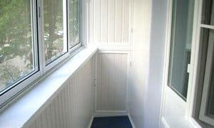 Обшивка балкона вагонкой